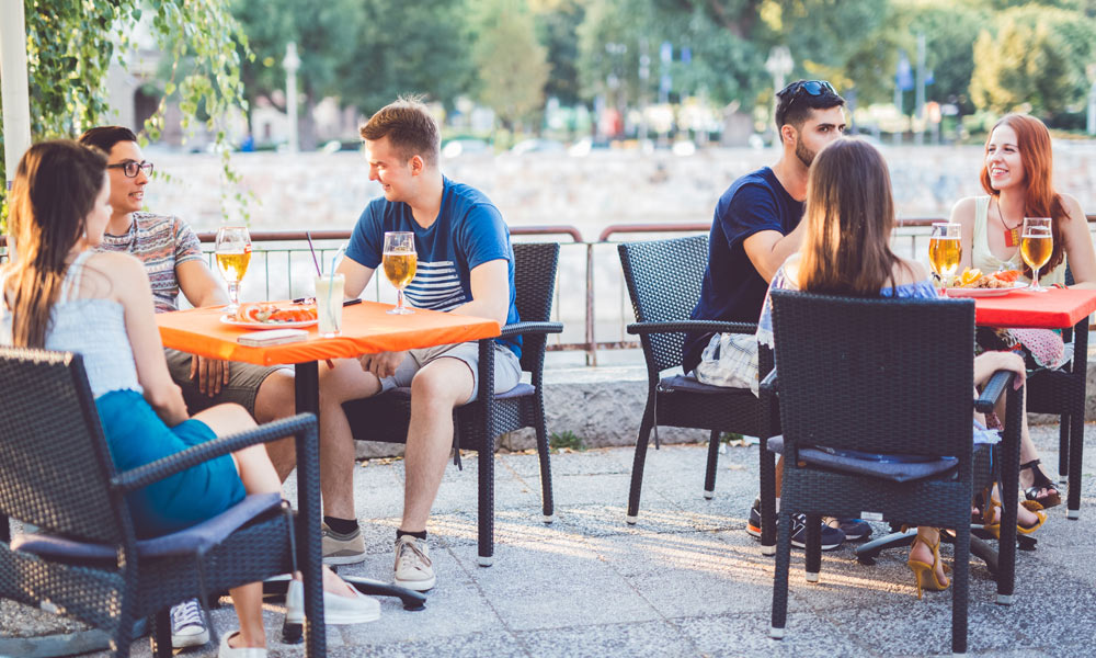 El buen tiempo y las terrazas: apuesta por un aperitivo más saludable