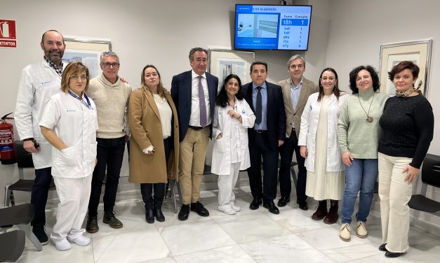 Entregamos la pulsera conmemorativa a Maria Carmen Álvarez en Ponferrada